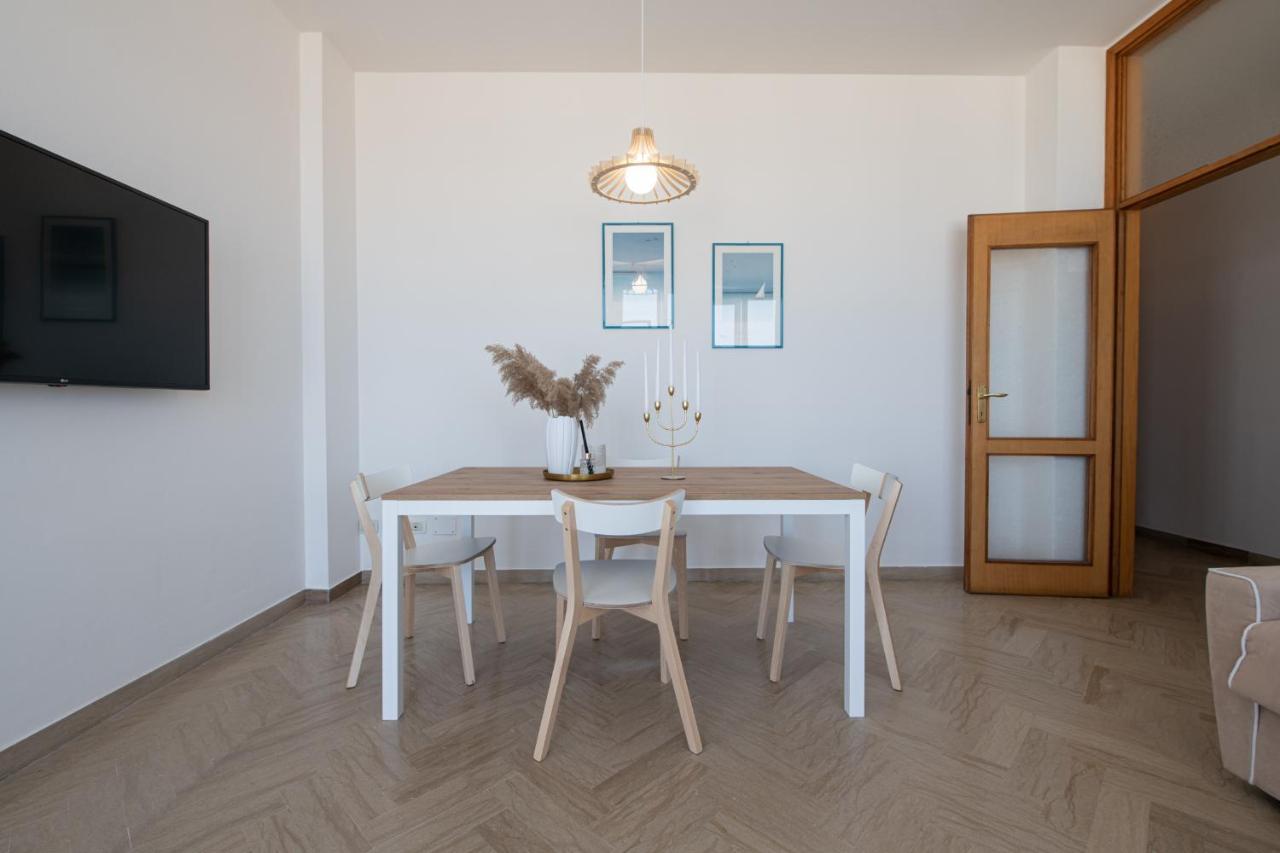 Ventodue Apartment Rimini Bagian luar foto