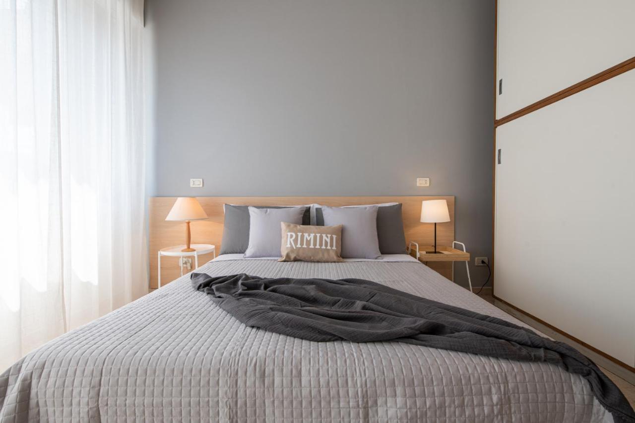 Ventodue Apartment Rimini Bagian luar foto