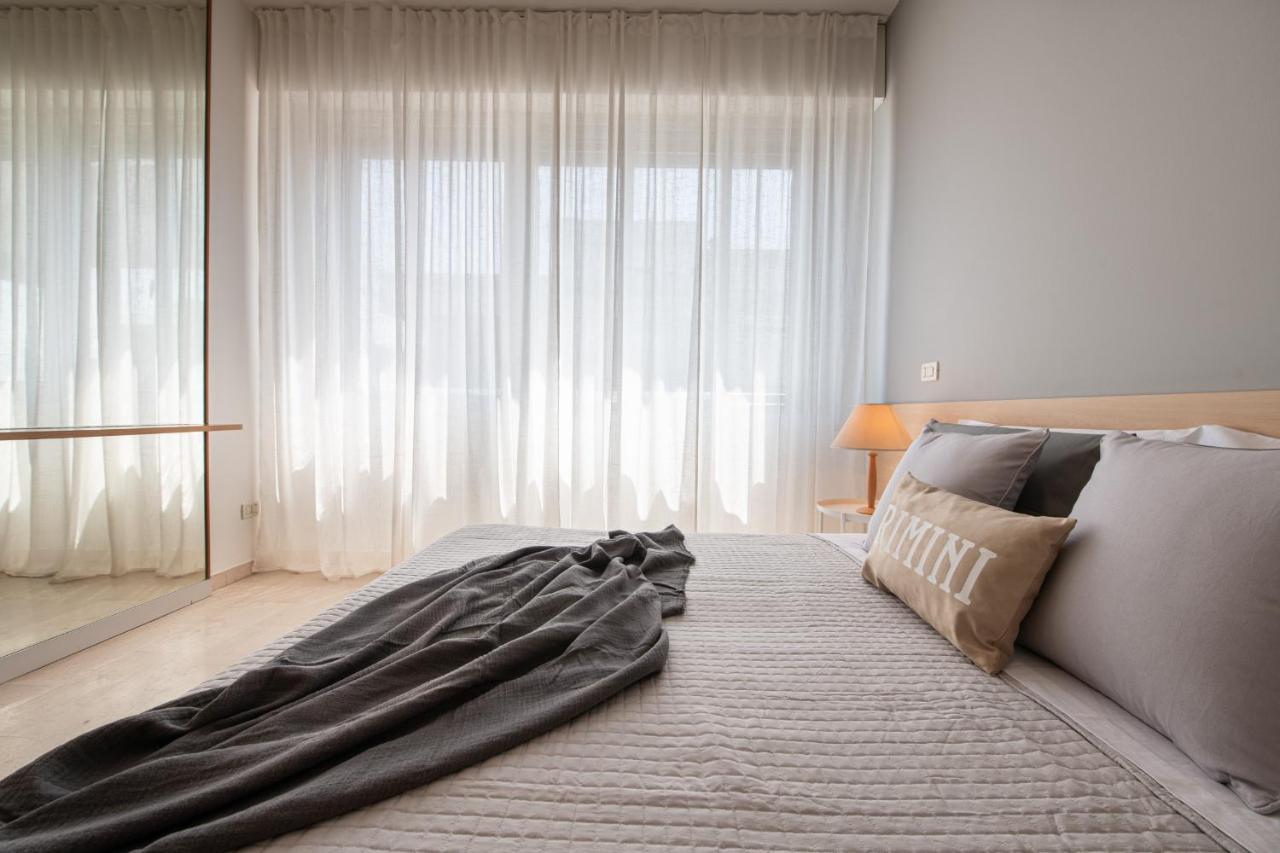 Ventodue Apartment Rimini Bagian luar foto