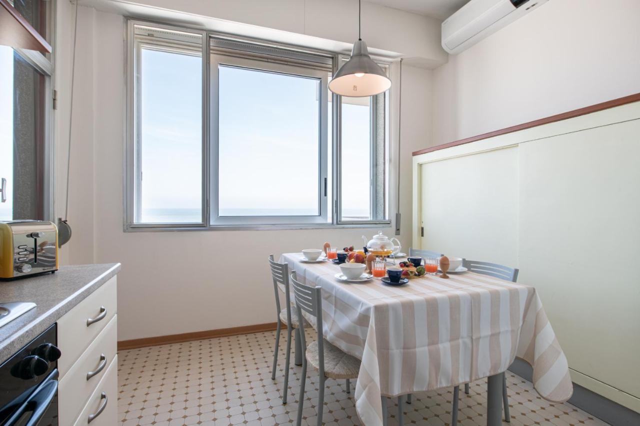 Ventodue Apartment Rimini Bagian luar foto