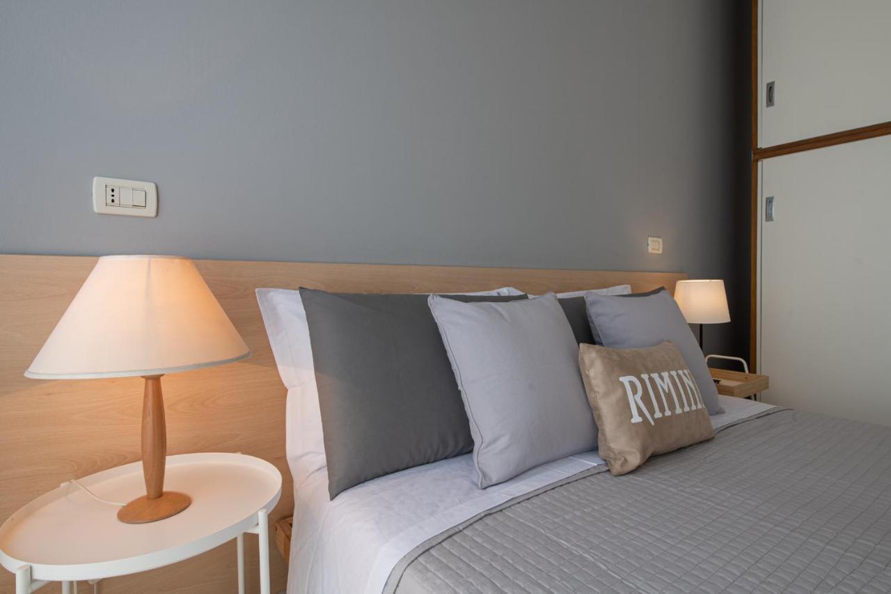 Ventodue Apartment Rimini Bagian luar foto