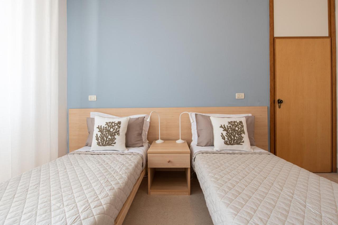 Ventodue Apartment Rimini Bagian luar foto