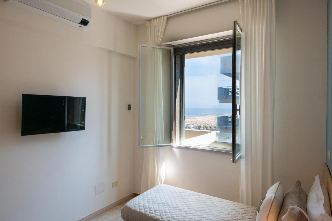 Ventodue Apartment Rimini Bagian luar foto