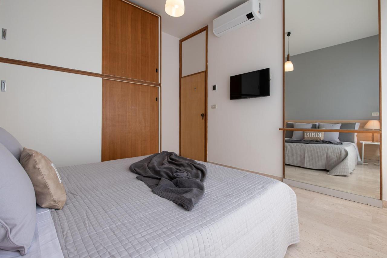Ventodue Apartment Rimini Bagian luar foto
