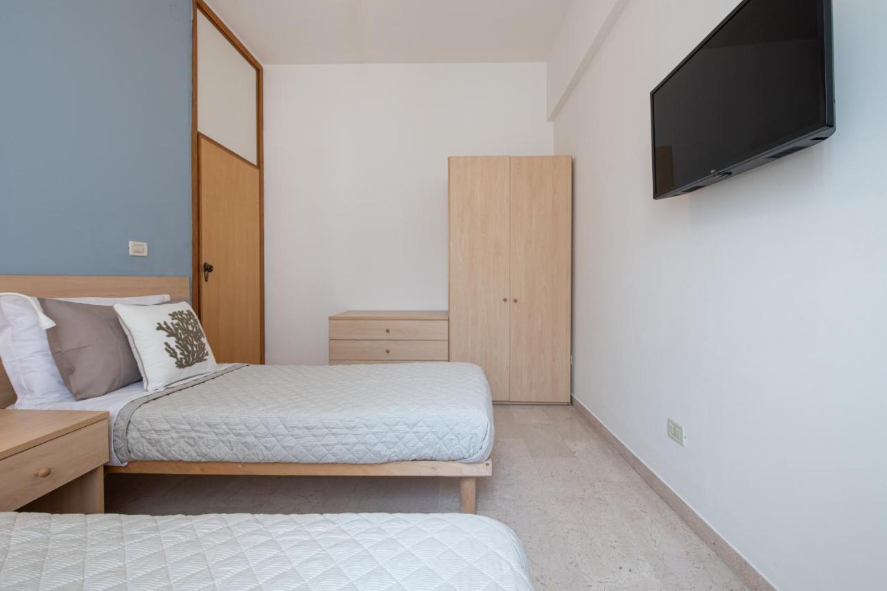 Ventodue Apartment Rimini Bagian luar foto
